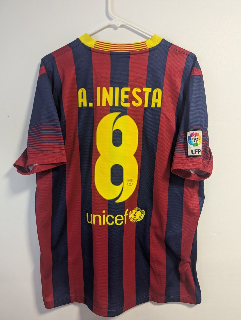 FC Barcelona 2013-14 Home Andres Iniesta Jersey - Men's XL (532822-413)